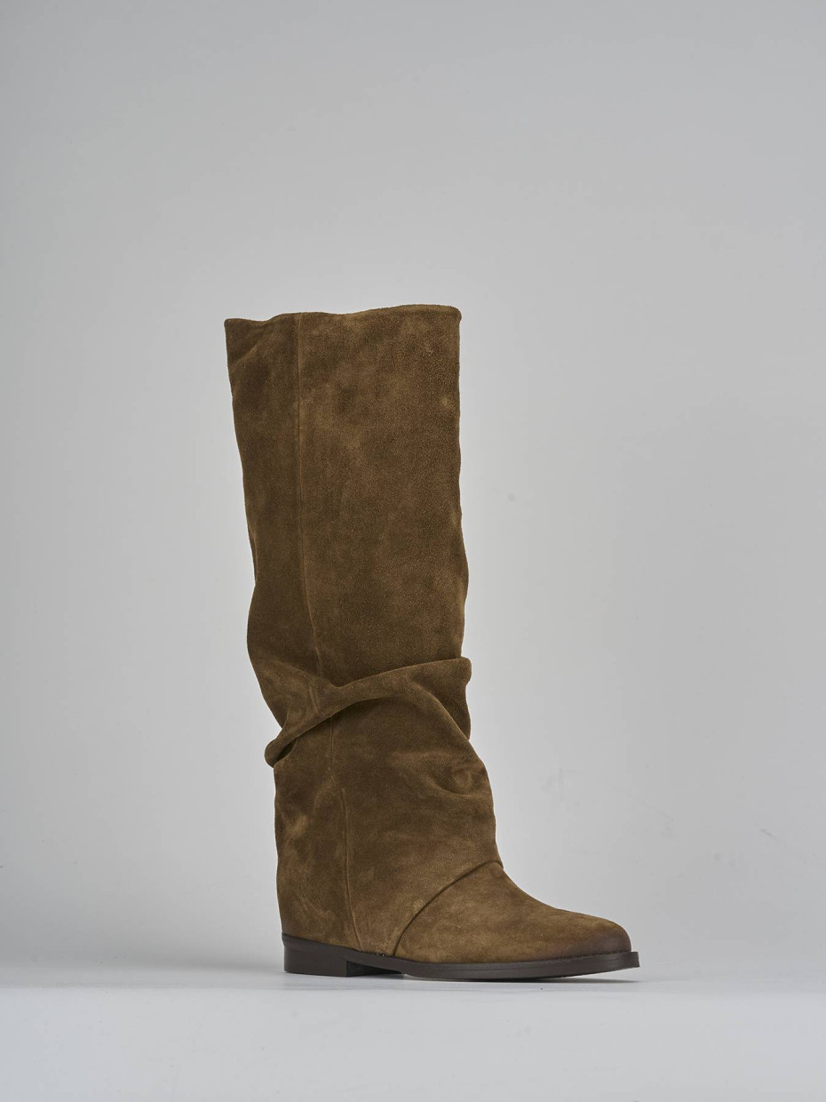 Stivale tacco 2 cm marrone camoscio