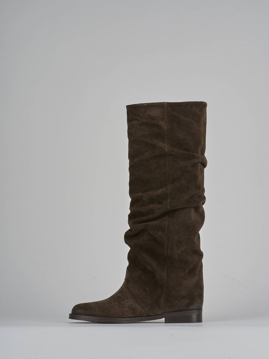 Stivale tacco 2 cm testa camoscio