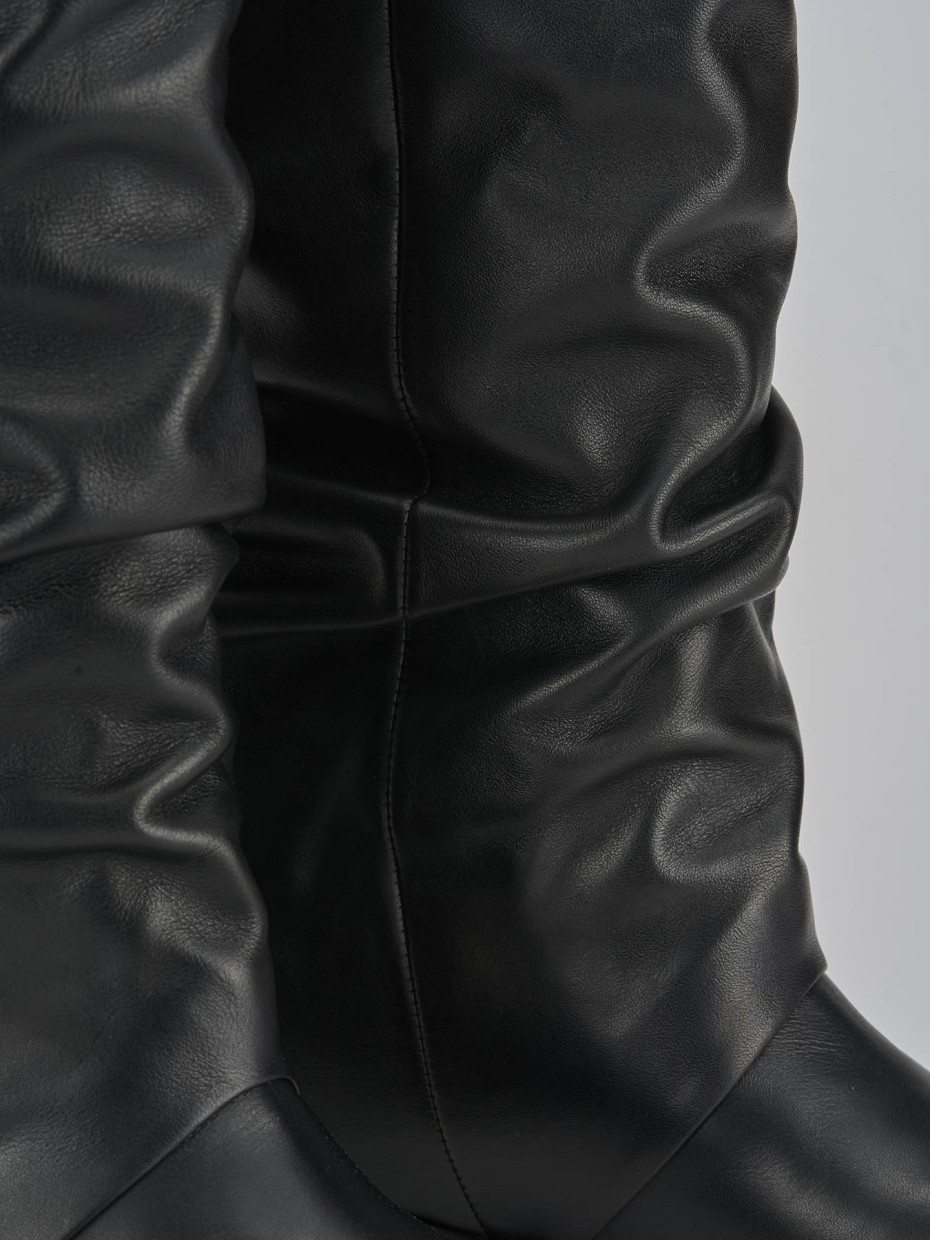Stivale tacco 2 cm nero pelle