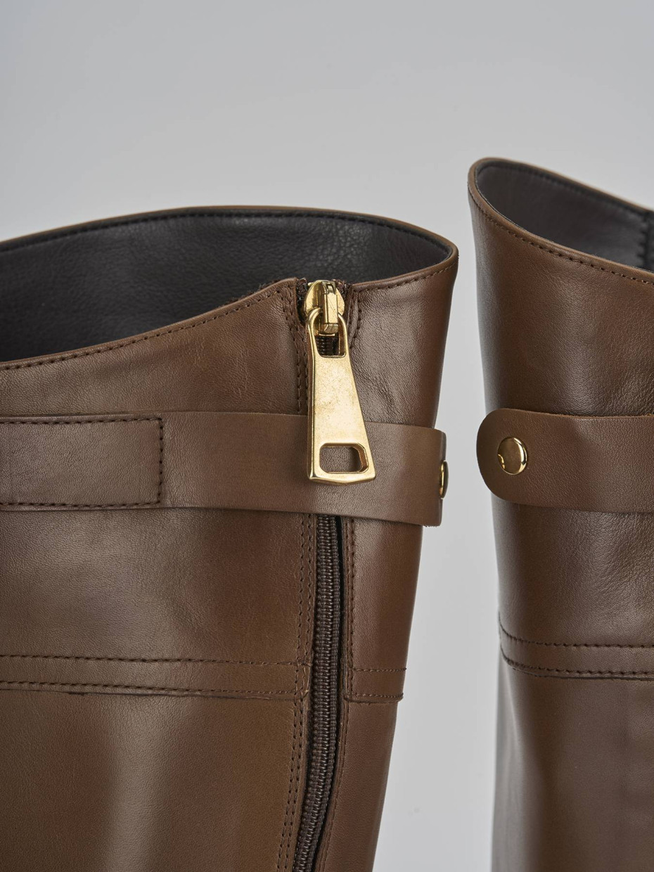 Stivali tacco 2cm pelle marrone
