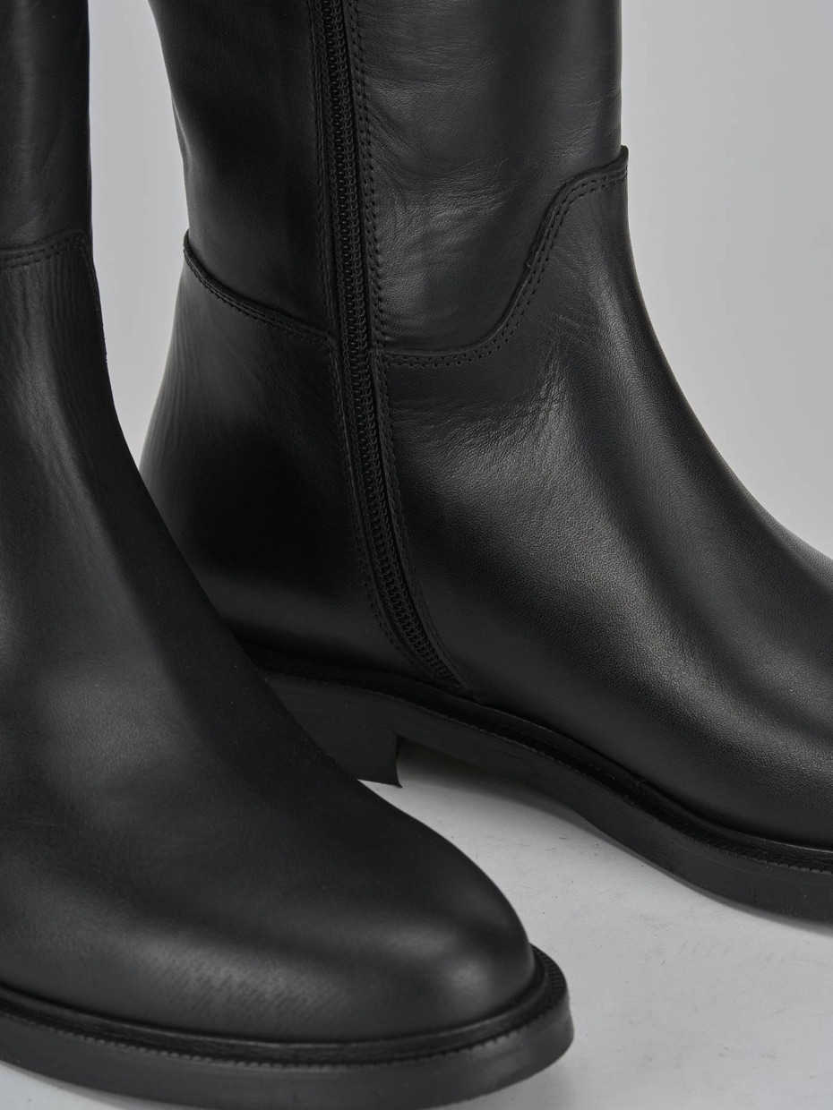 Stivali tacco 2cm pelle nero