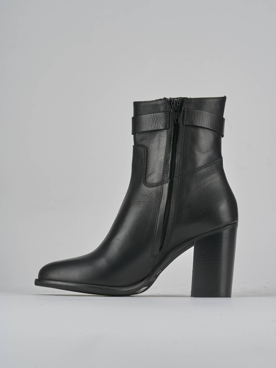 Stivaletto tacco 8 cm nero pelle