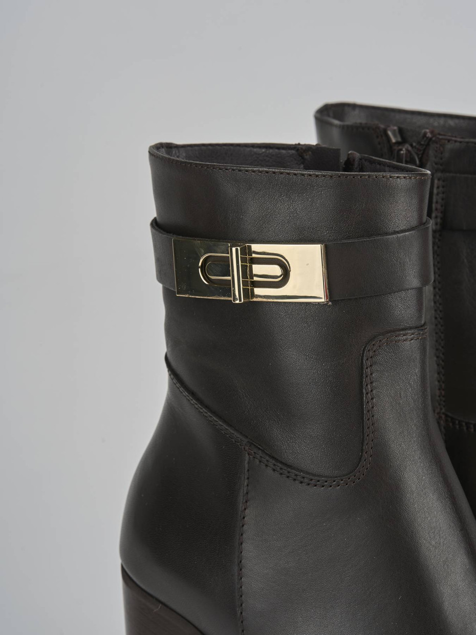 Stivaletto tacco 8 cm testa pelle