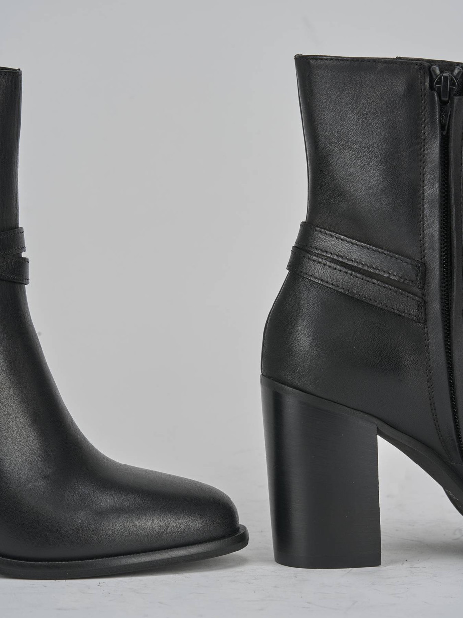 Stivaletto tacco 8 cm nero pelle