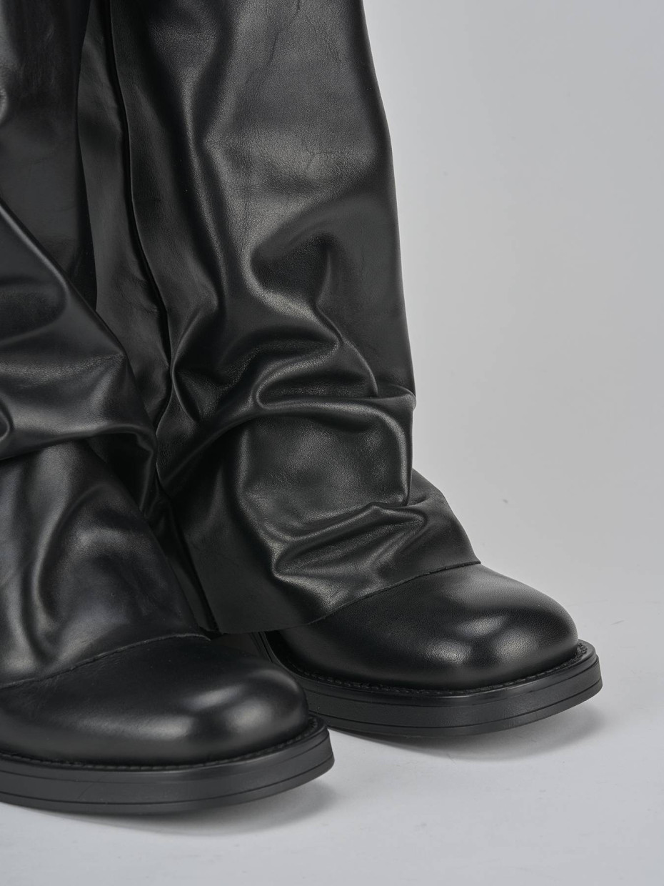 Stivali tacco 3cm pelle nero
