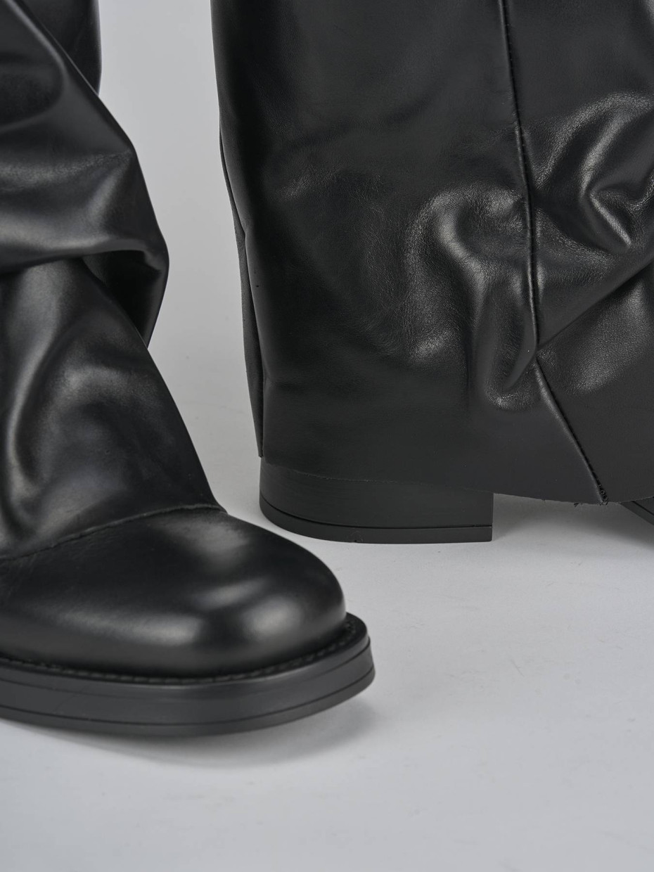 Stivali tacco 3cm pelle nero
