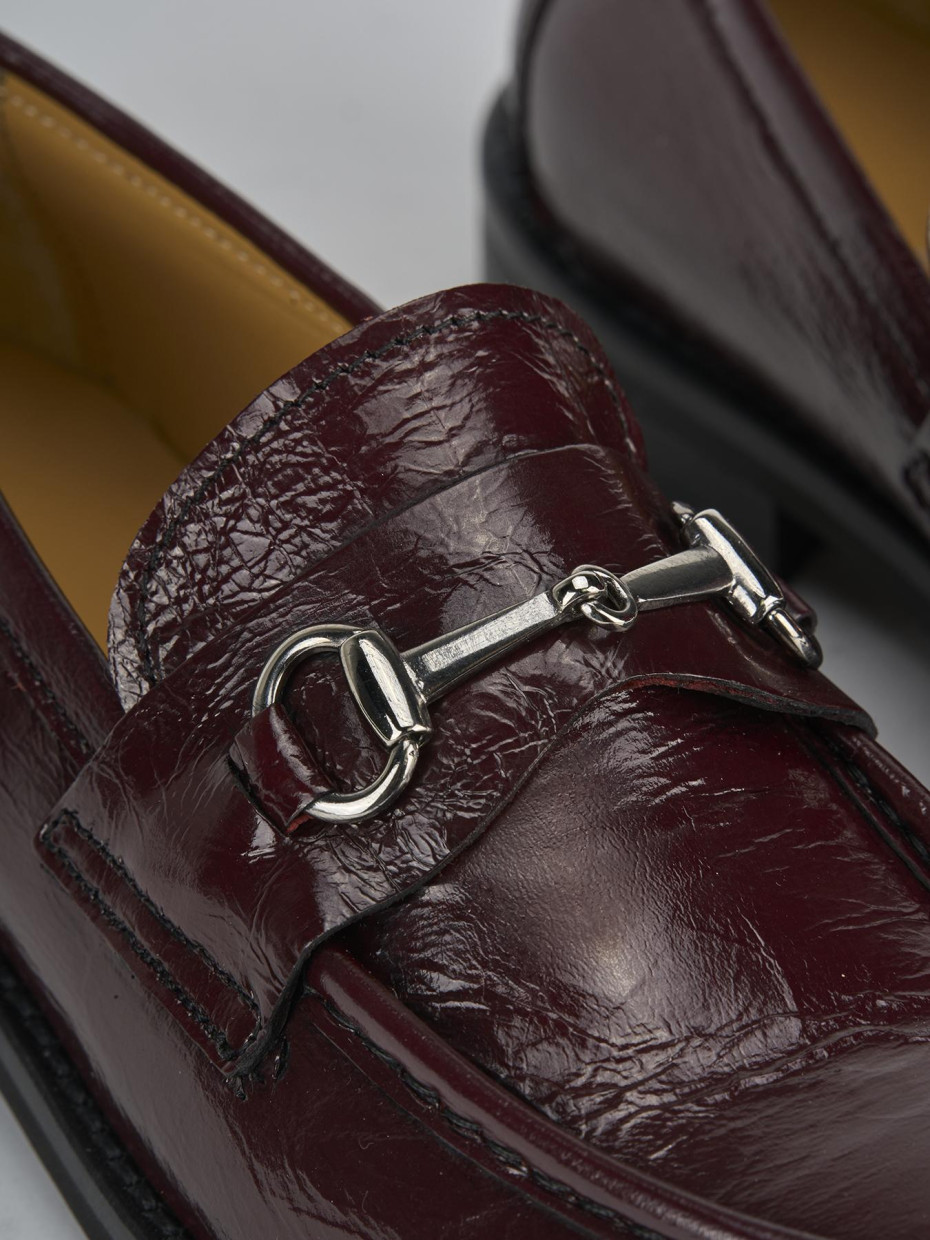Mocassini tacco 2cm vernice bordo'