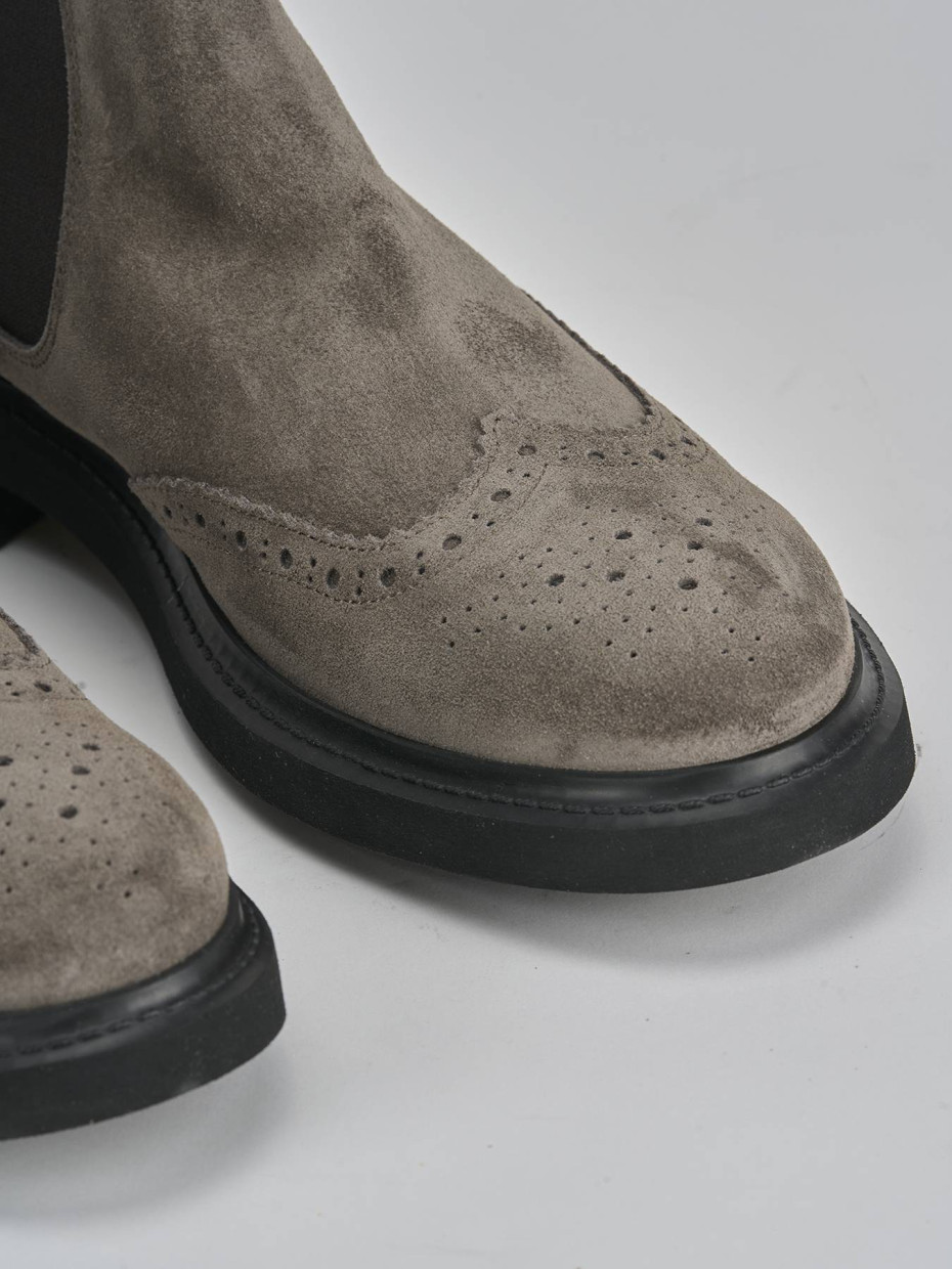 Stivaletti camoscio beige