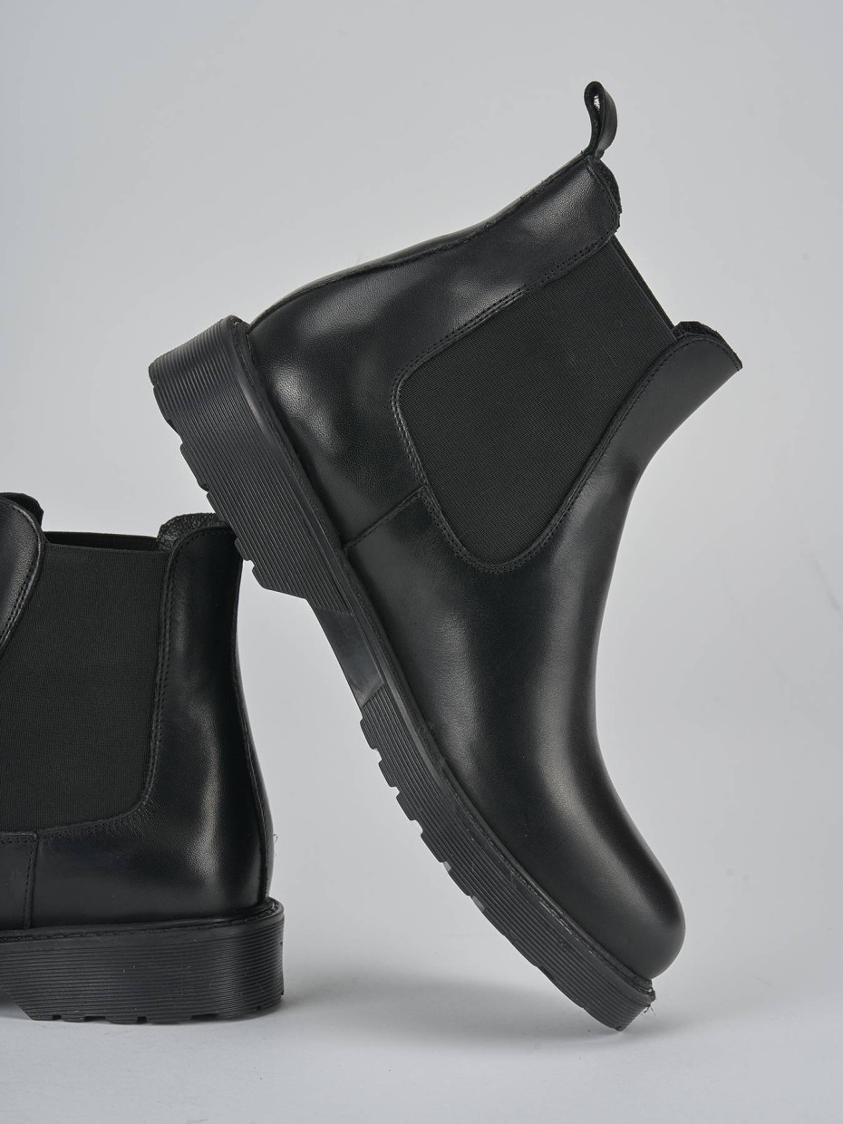 Stivaletti tacco 2cm pelle nero