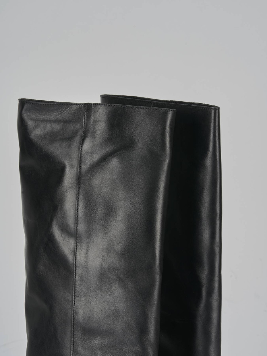 Stivali tacco 2cm pelle nero