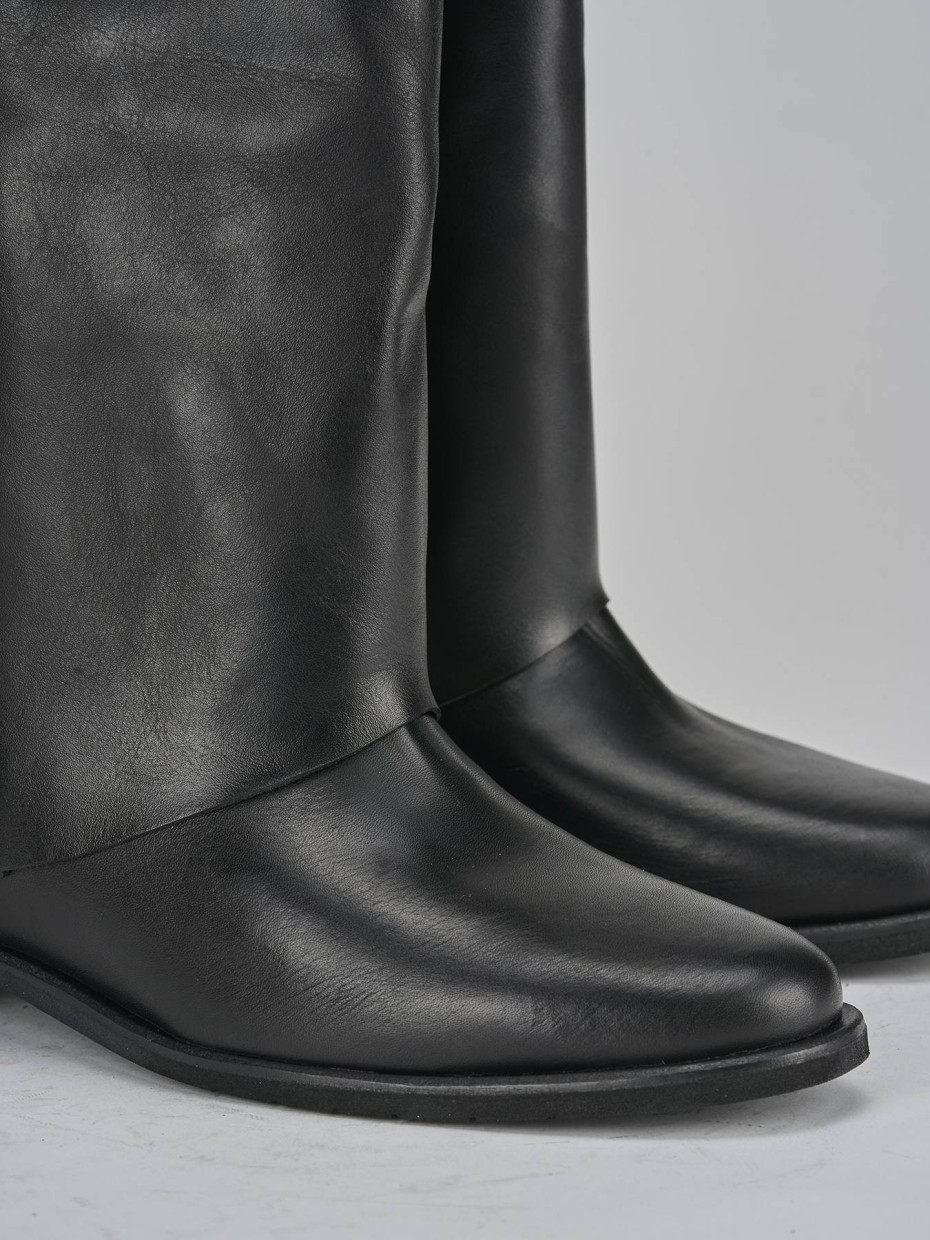 Stivali tacco 2cm pelle nero