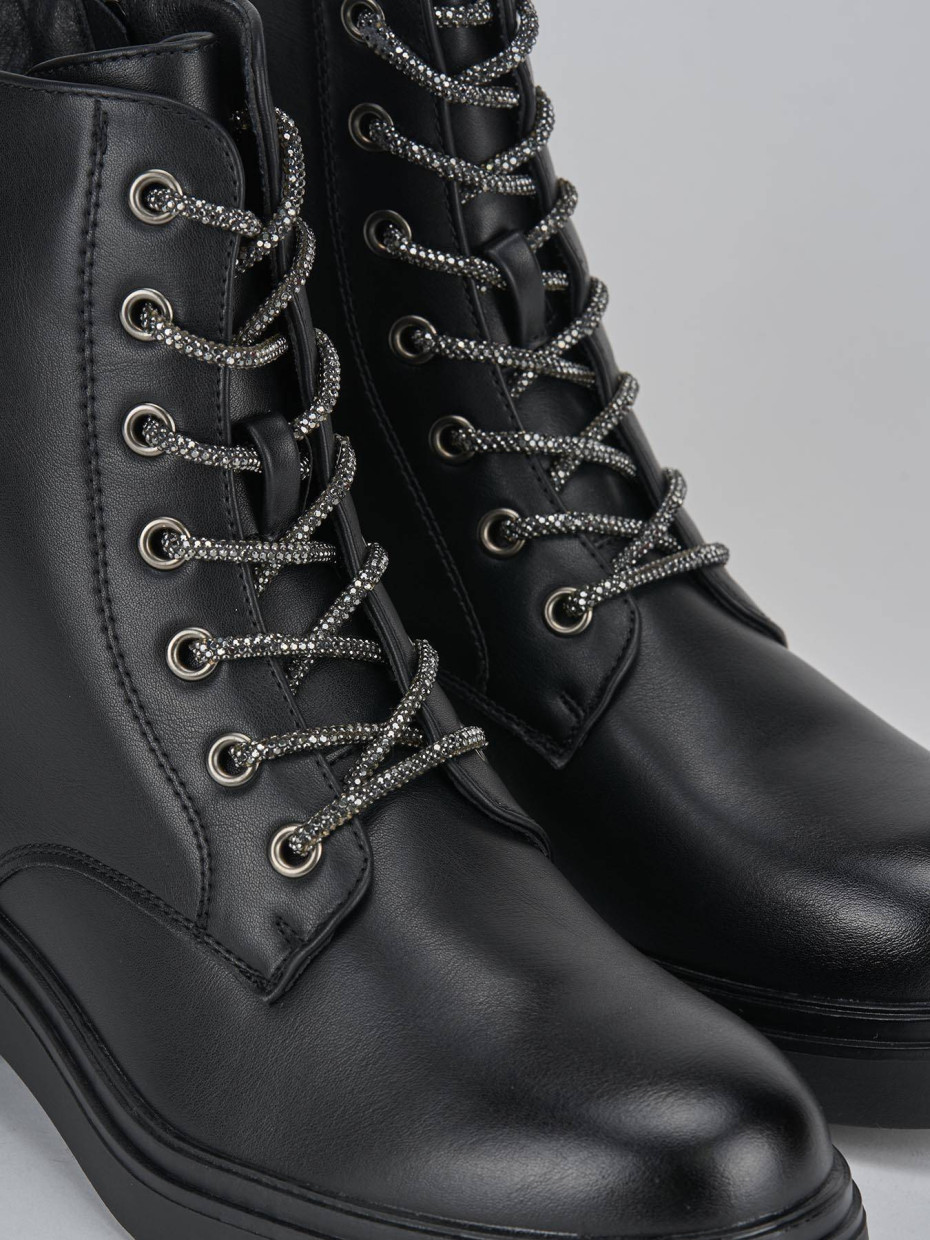 Anfibi tacco 1cm pelle nero