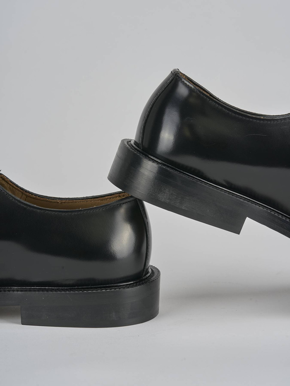 Stringate pelle nero