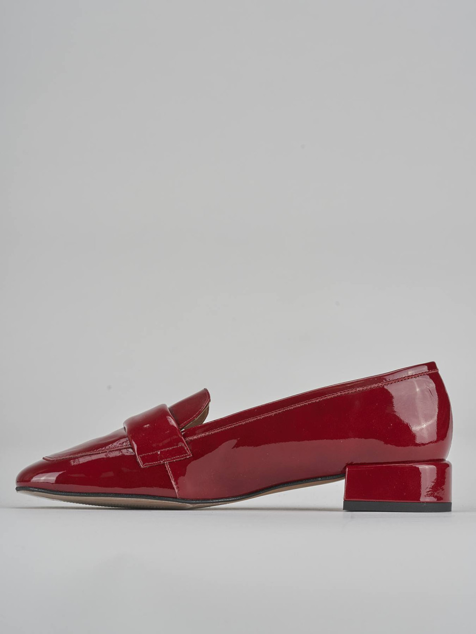 Mocassini tacco 2cm vernice bordo'