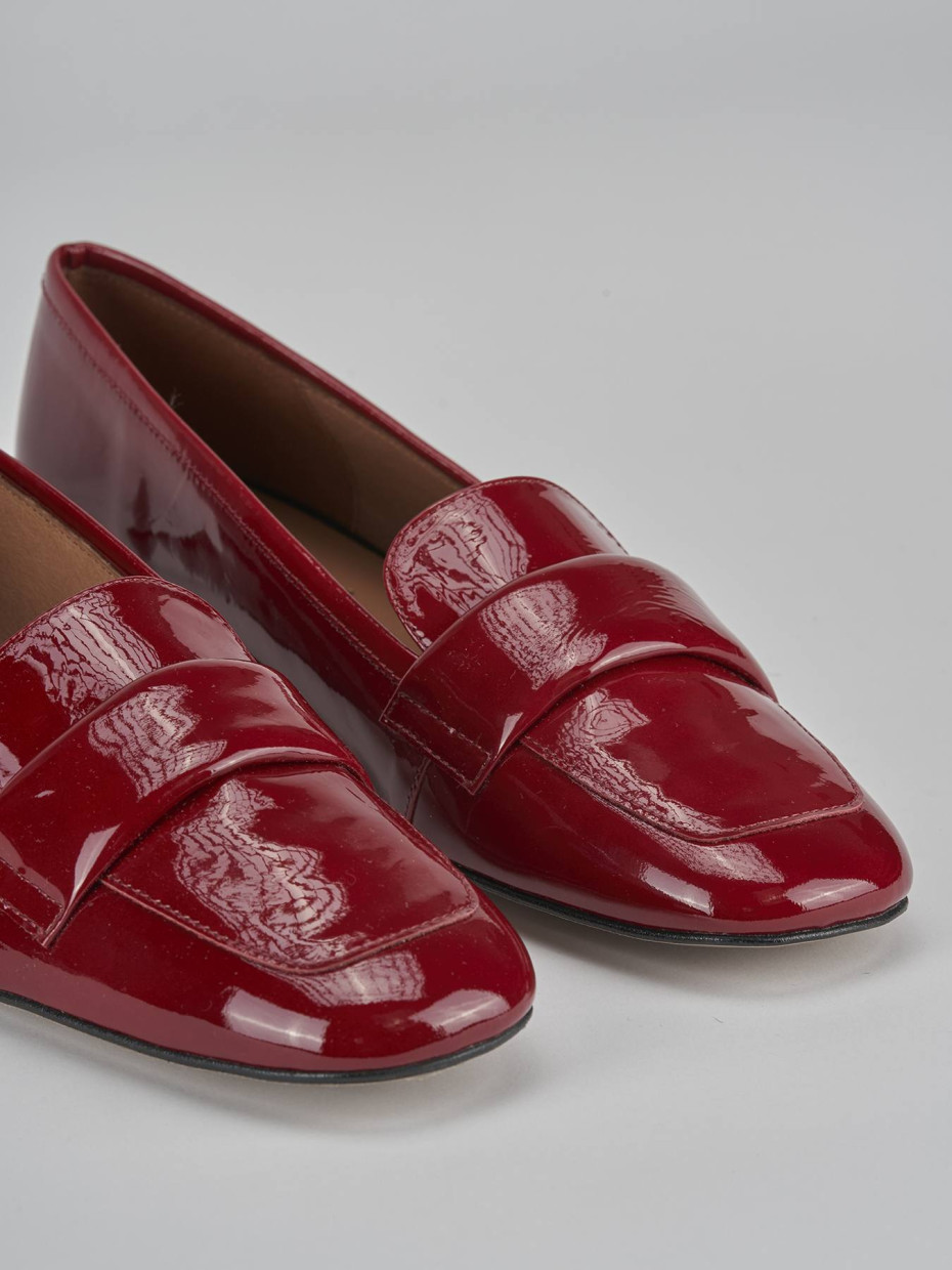 Mocassini tacco 2cm vernice bordo'