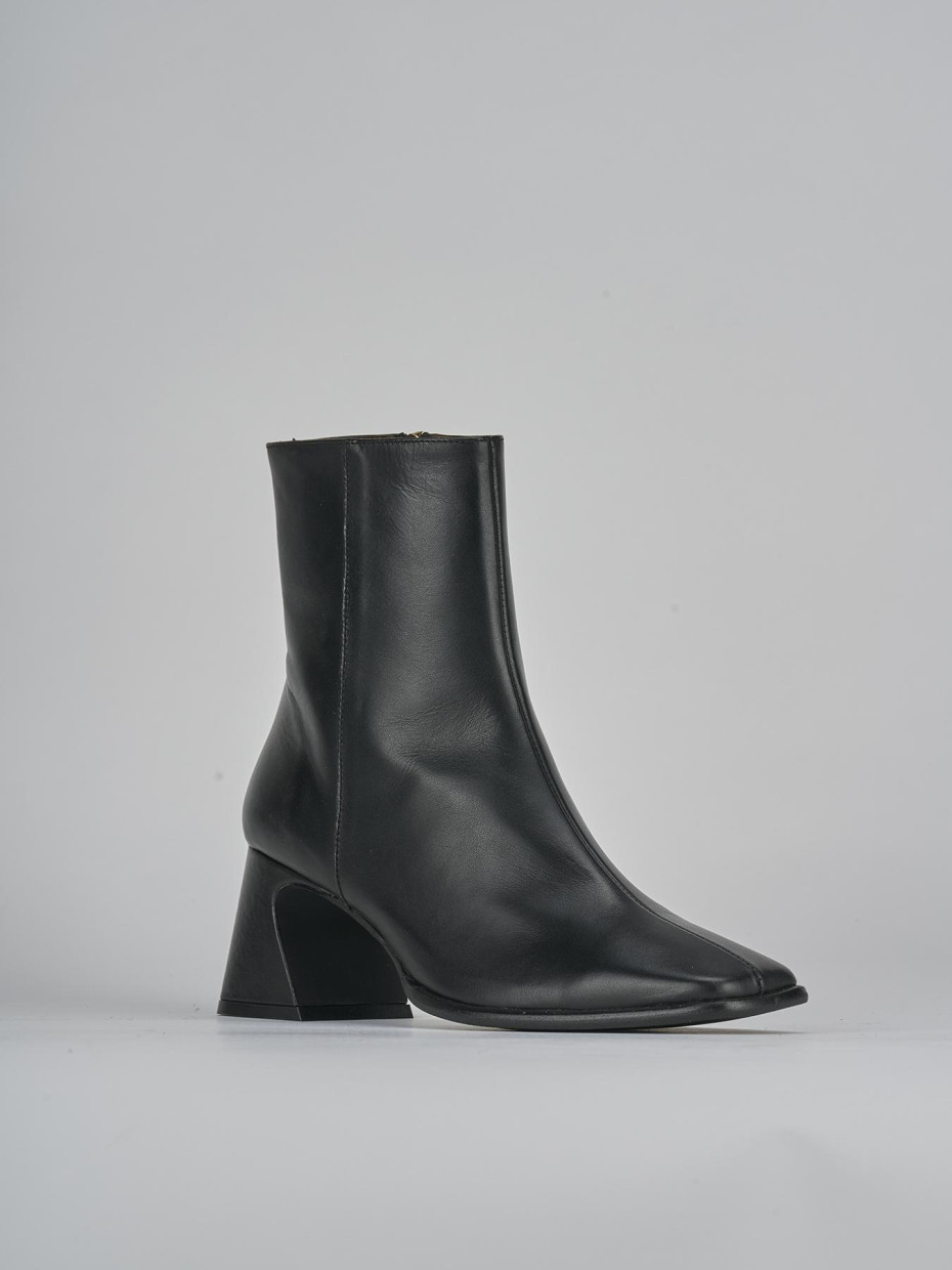 Stivaletto nero tacco shop