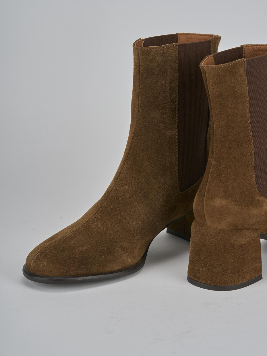 Stivaletti tacco 5cm camoscio marrone