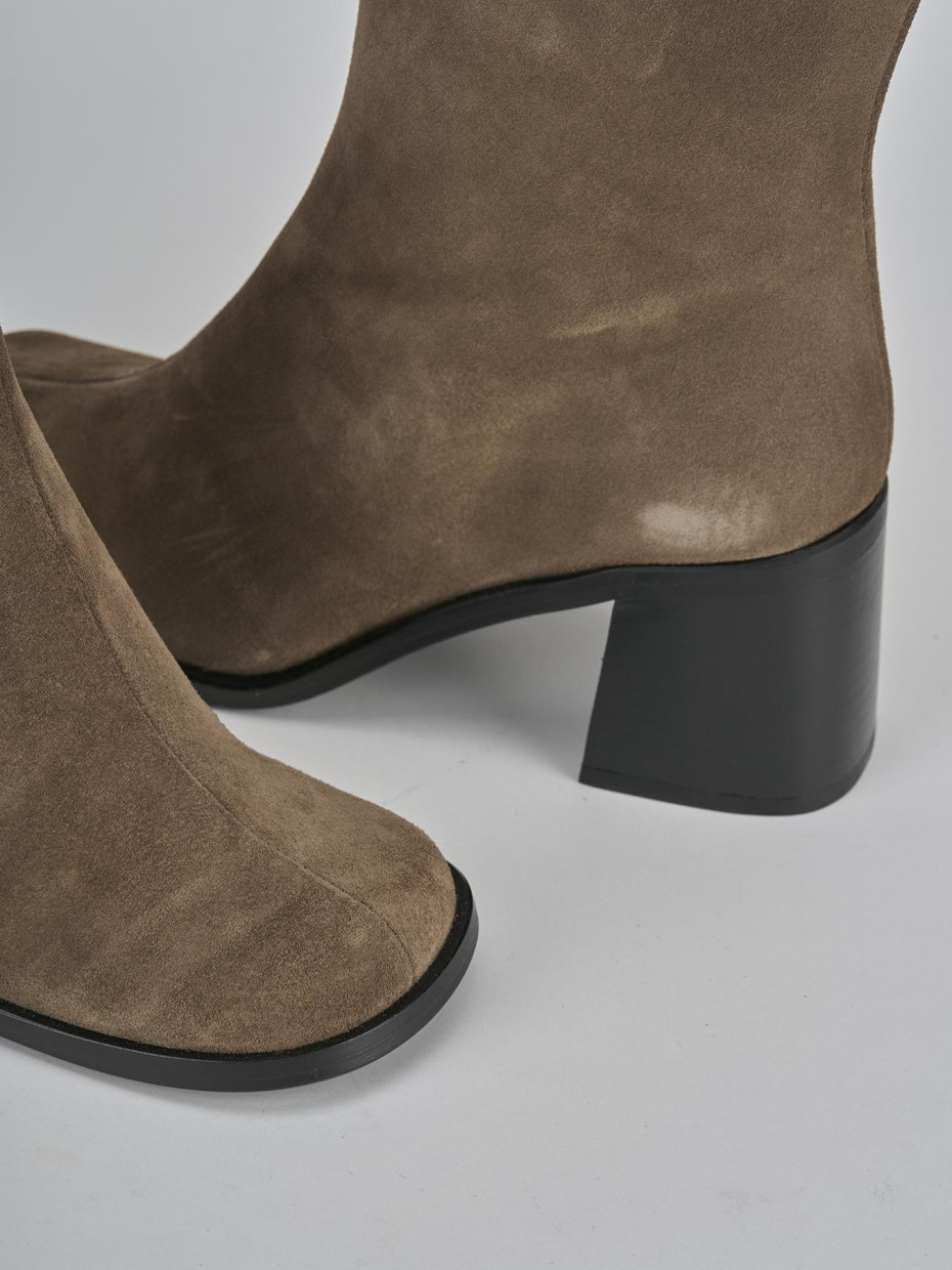 Stivaletti tacco 5cm camoscio beige