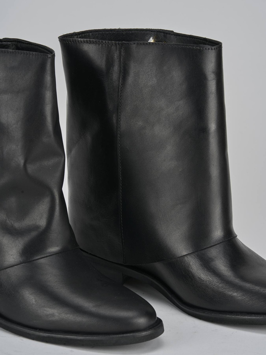 Stivaletti tacco 2cm pelle nero