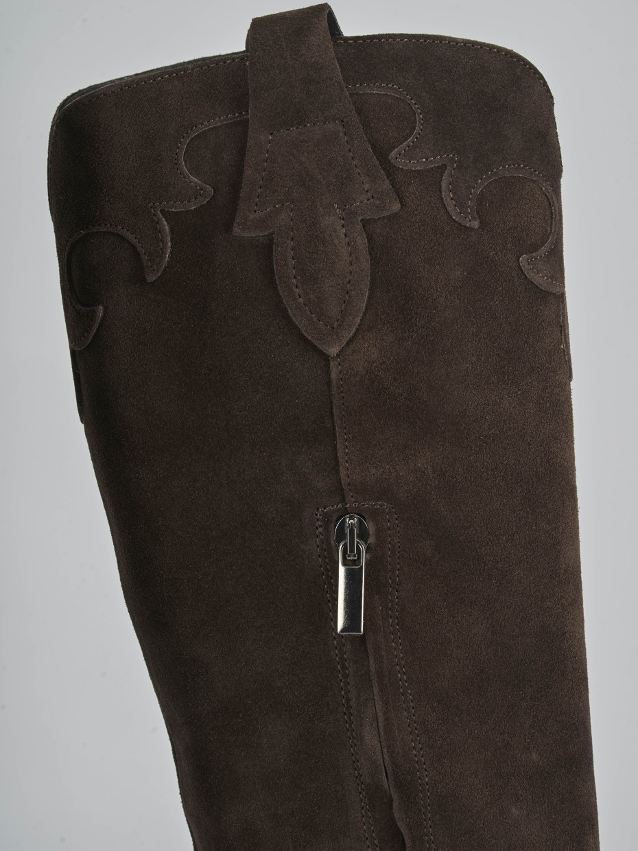 Stivale tacco 3 cm testa camoscio
