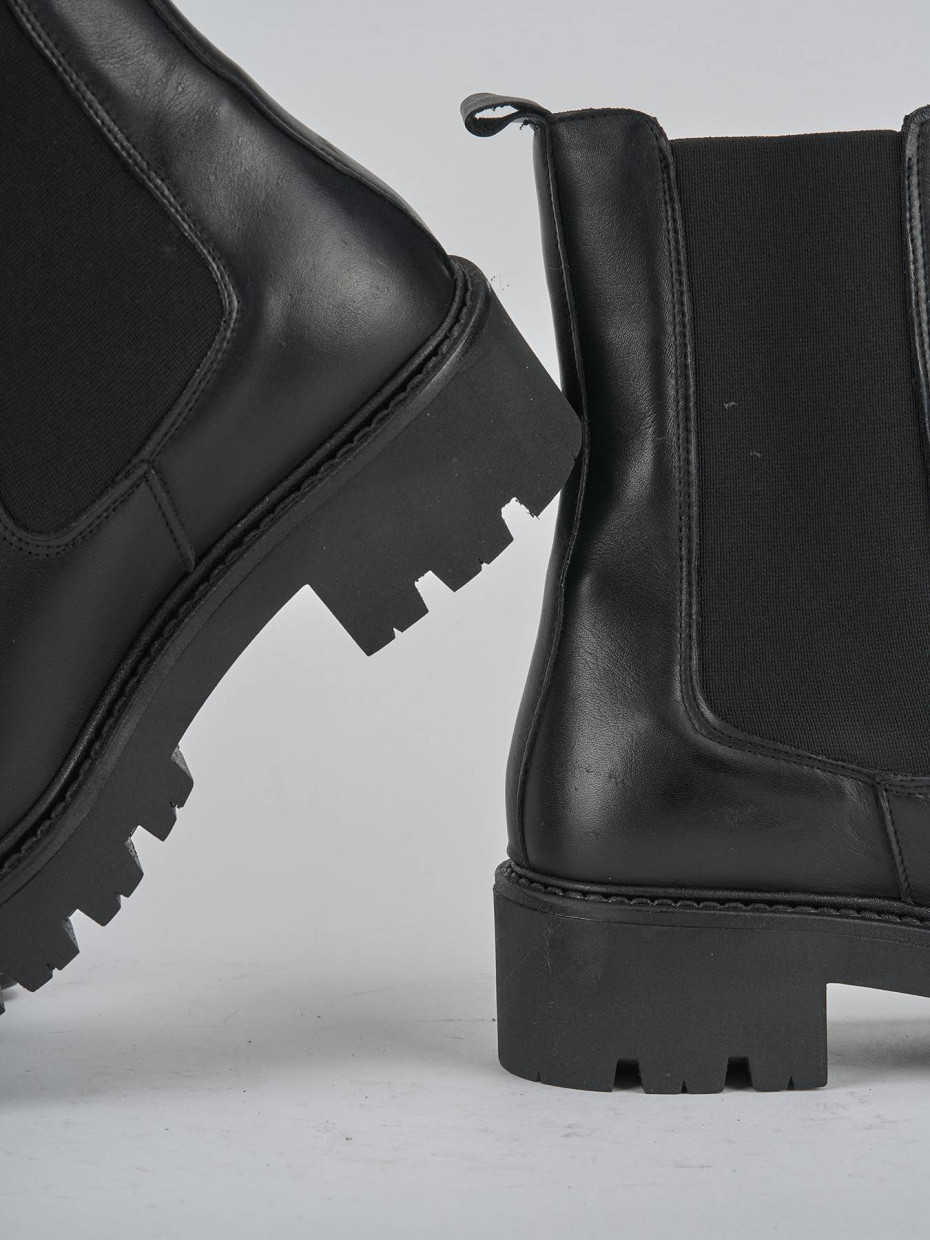 Stivaletti tacco 3cm pelle nero