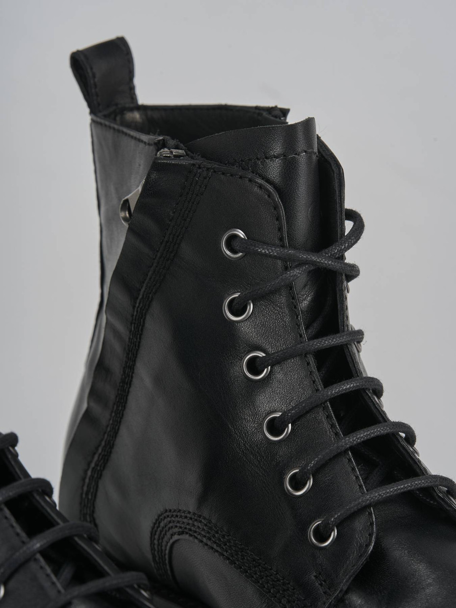 Anfibi pelle nero