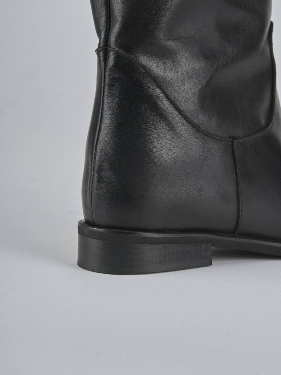 Stivali tacco 2cm pelle nero