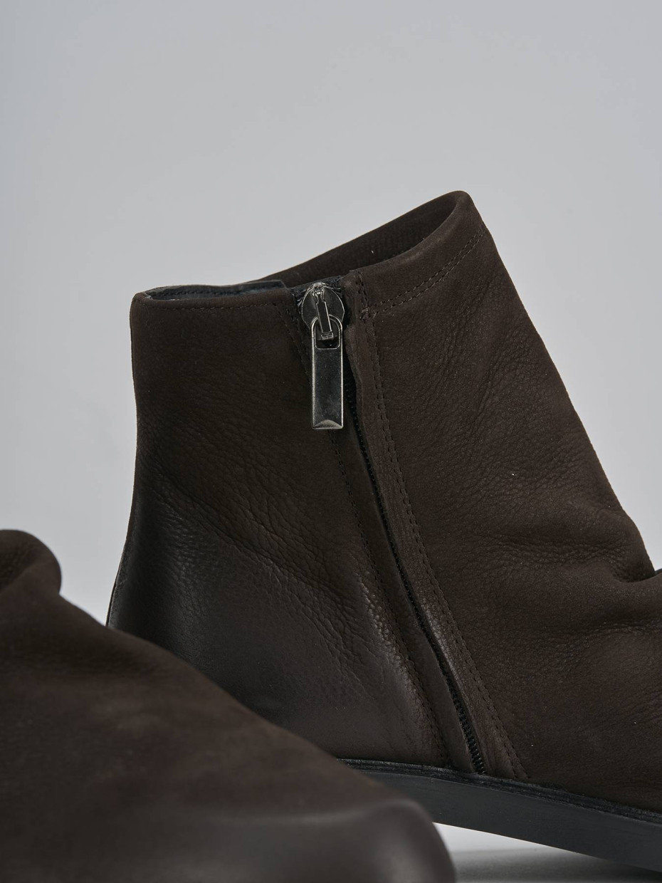 Stivaletti tacco 2cm nabuk testa