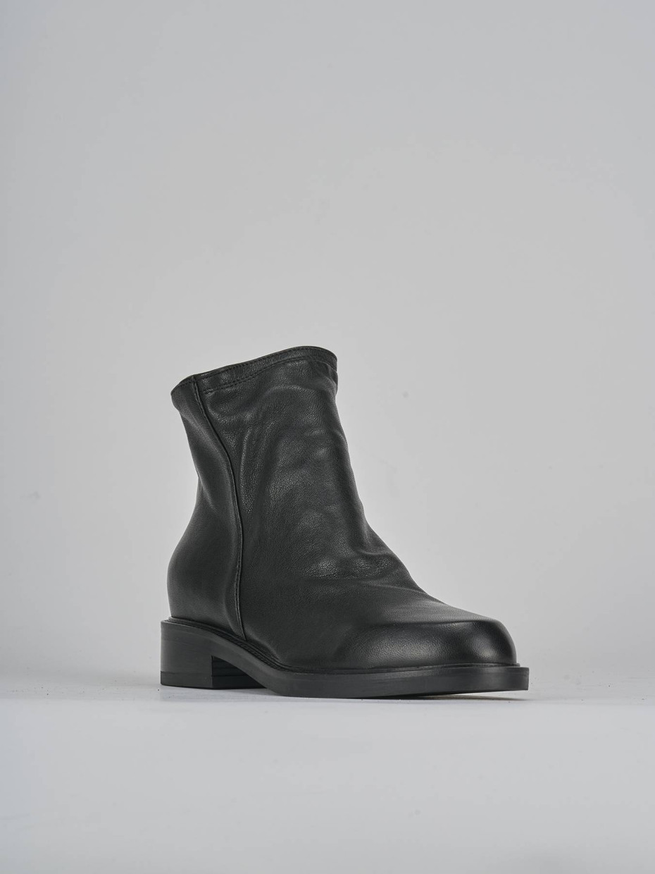 Stivaletti tacco 2cm pelle nero