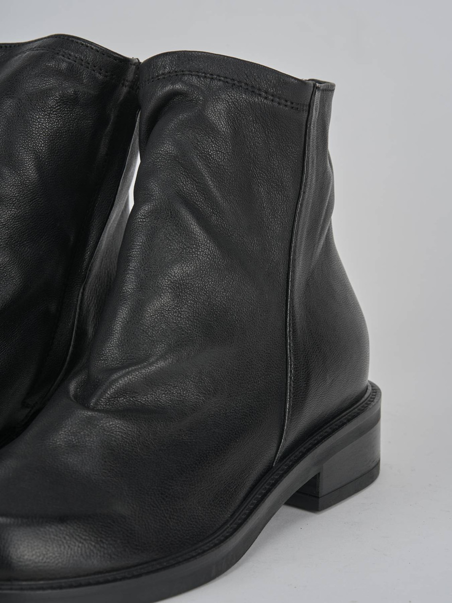 Stivaletti tacco 2cm pelle nero
