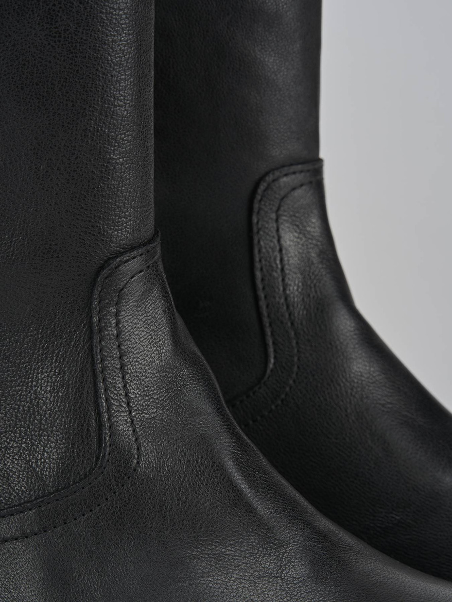 Stivali tacco 2cm pelle nero