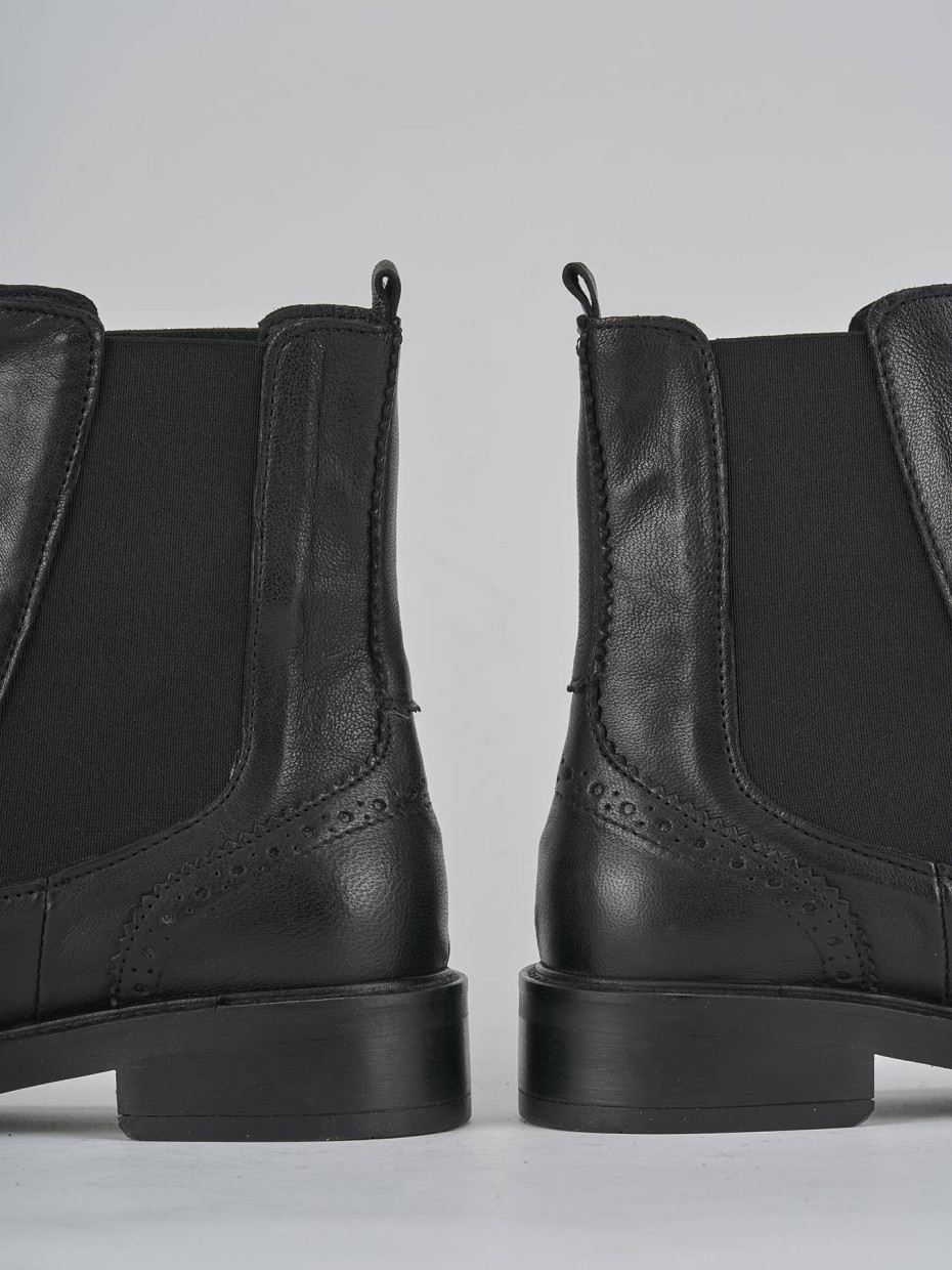 Stivaletti tacco 2cm pelle nero