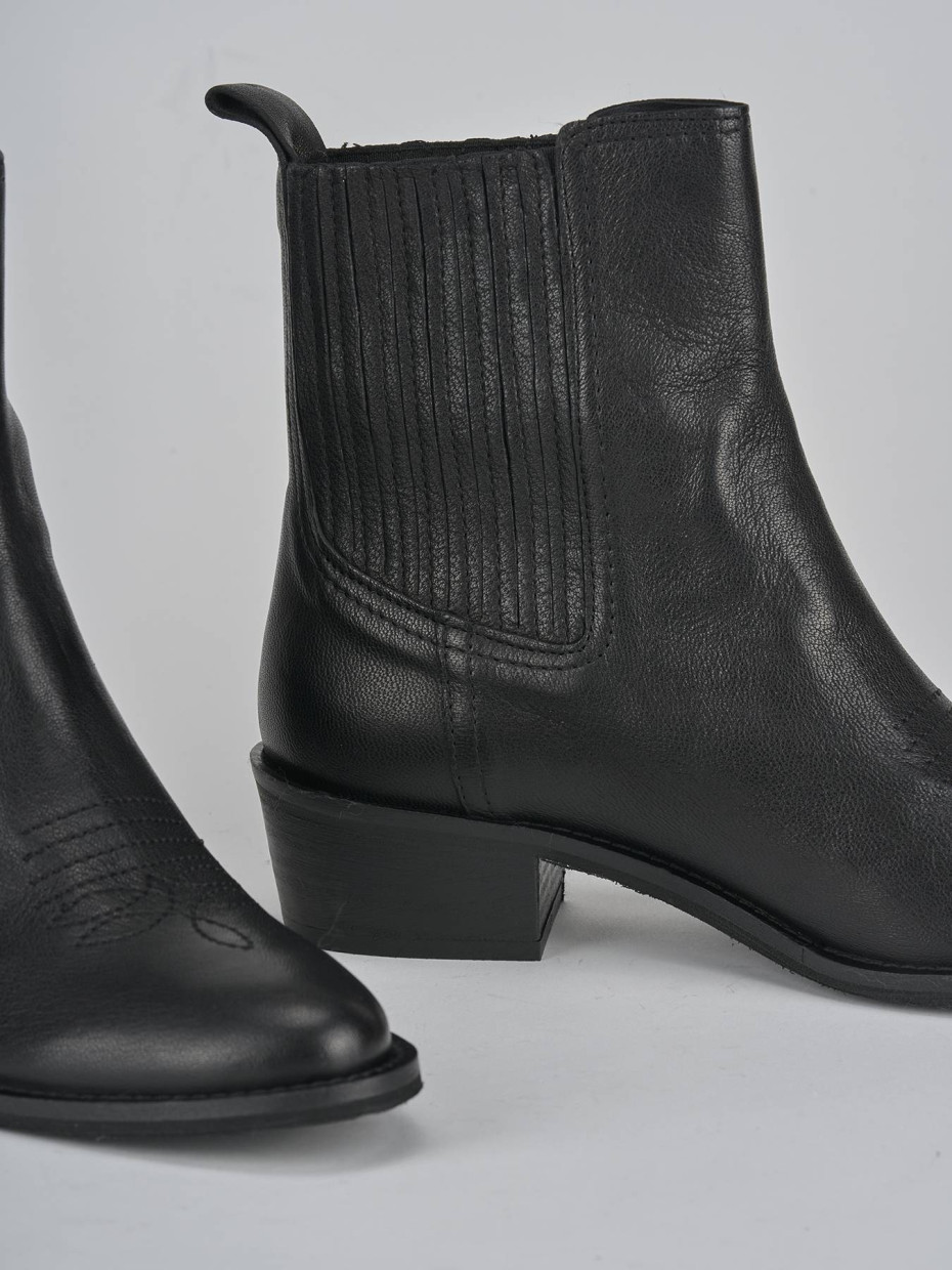 Stivaletti tacco 3cm pelle nero