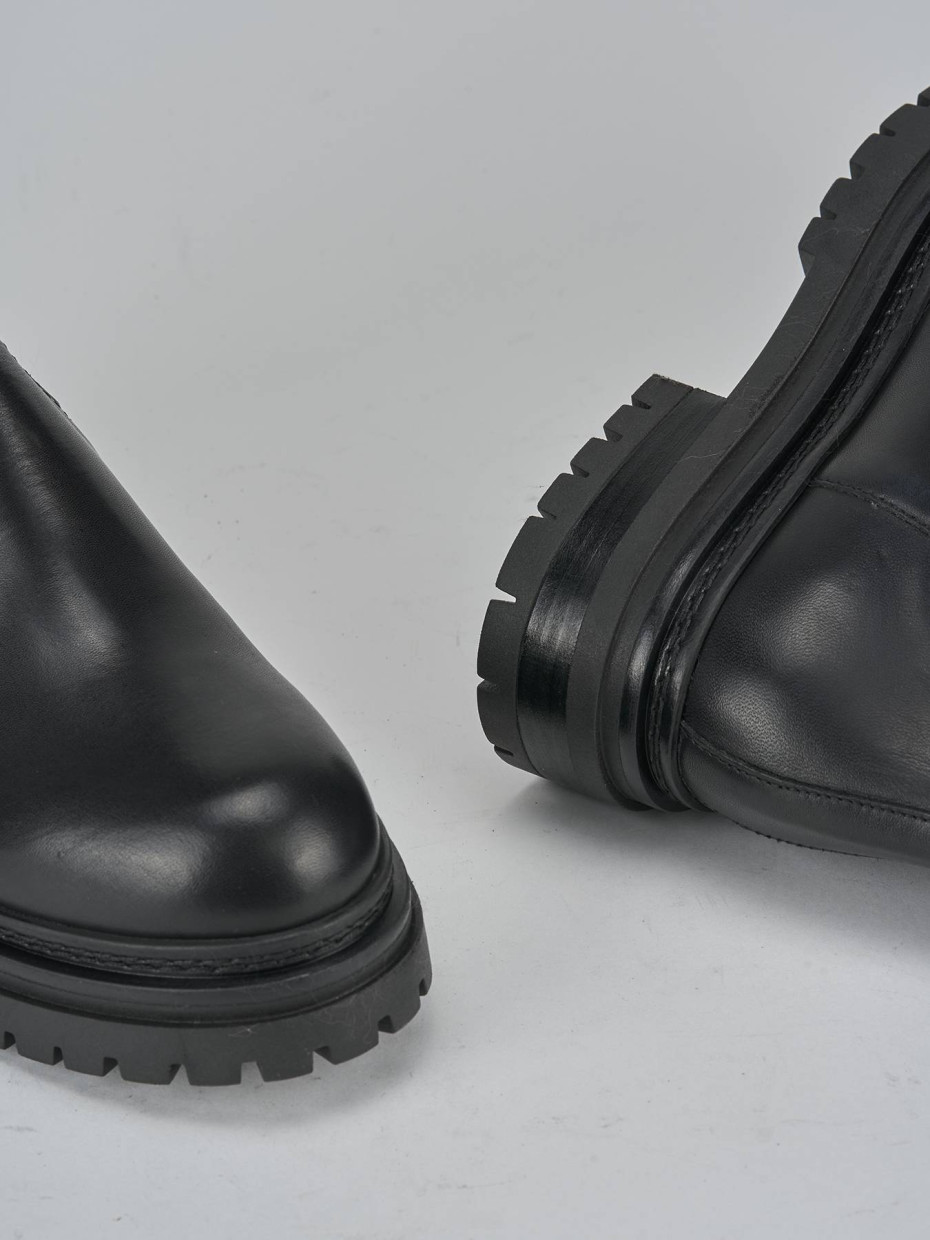 Stivali tacco 3cm pelle nero
