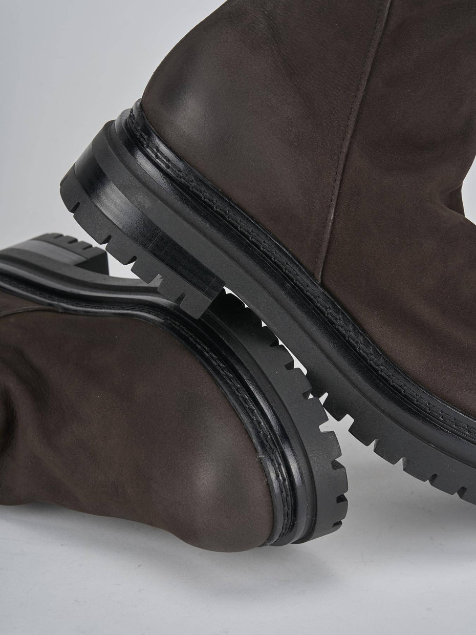 Stivaletti tacco 3cm nabuk testa