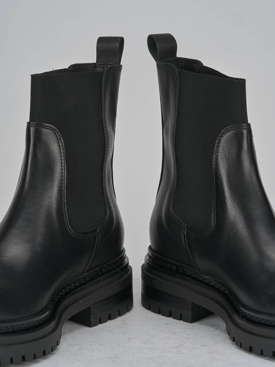 Stivaletti tacco 2cm pelle nero