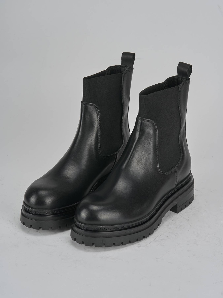 Stivaletti tacco 2cm pelle nero