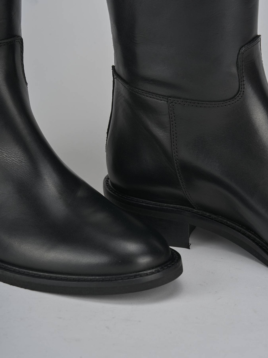 Stivali tacco 3cm pelle nero