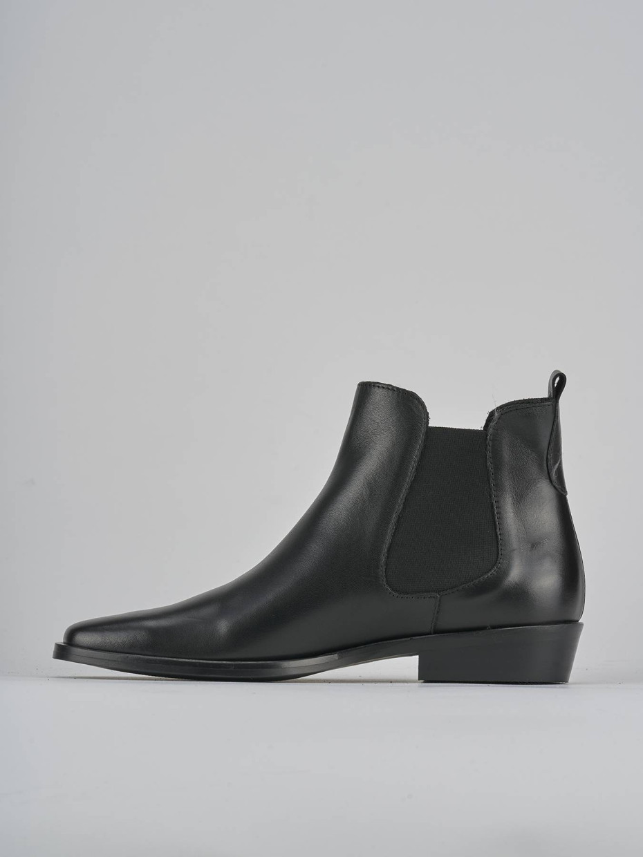 Stivaletti tacco 2cm pelle nero