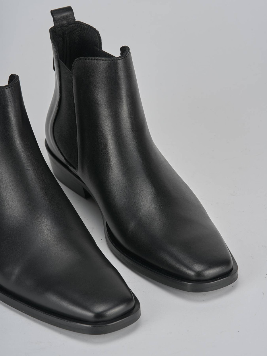 Stivaletti tacco 2cm pelle nero