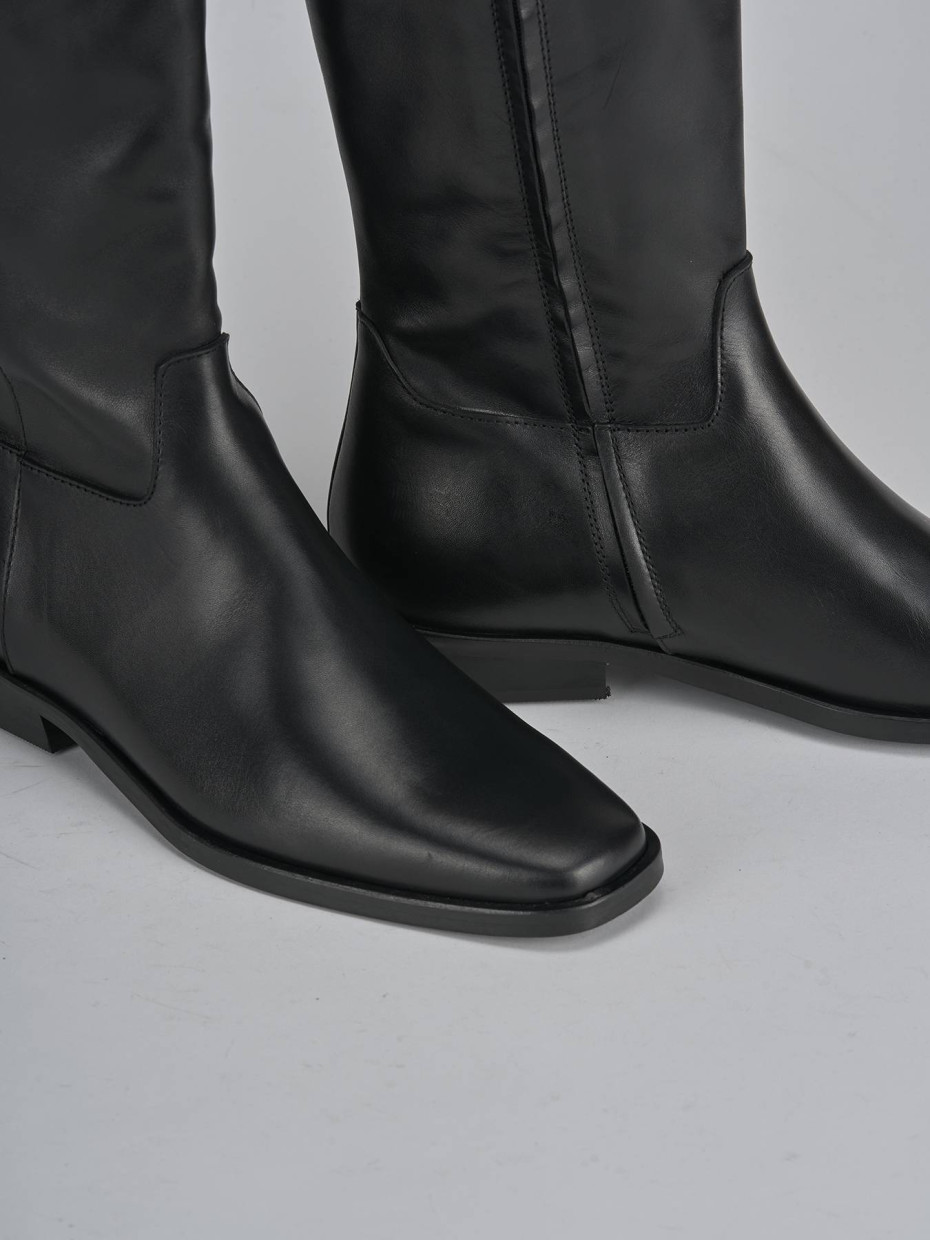 Stivali tacco 2cm pelle nero