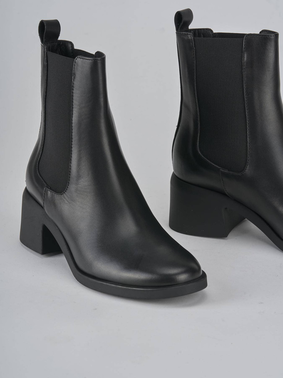Stivaletti tacco 3cm pelle nero
