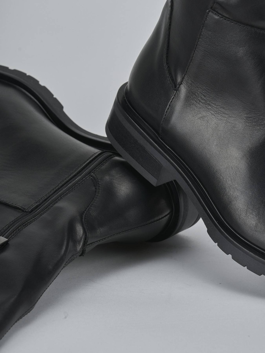 Stivali tacco 2cm pelle nero