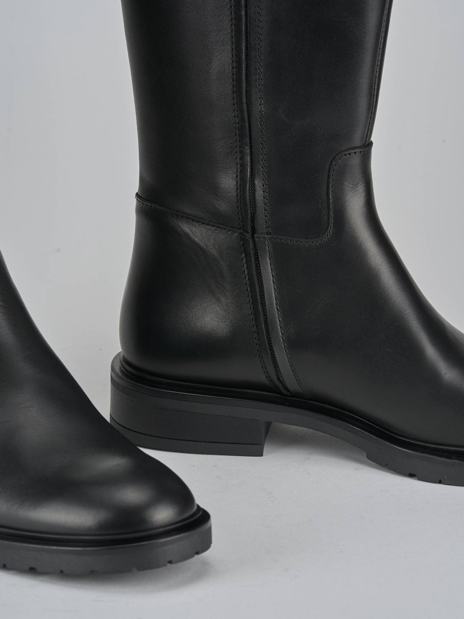 Stivali tacco 2cm pelle nero