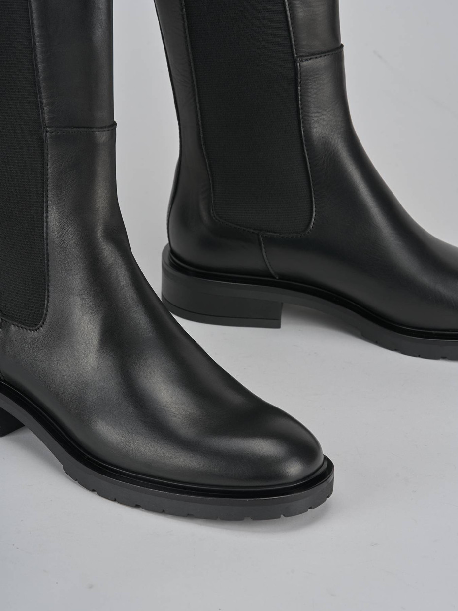 Stivali tacco 2cm pelle nero