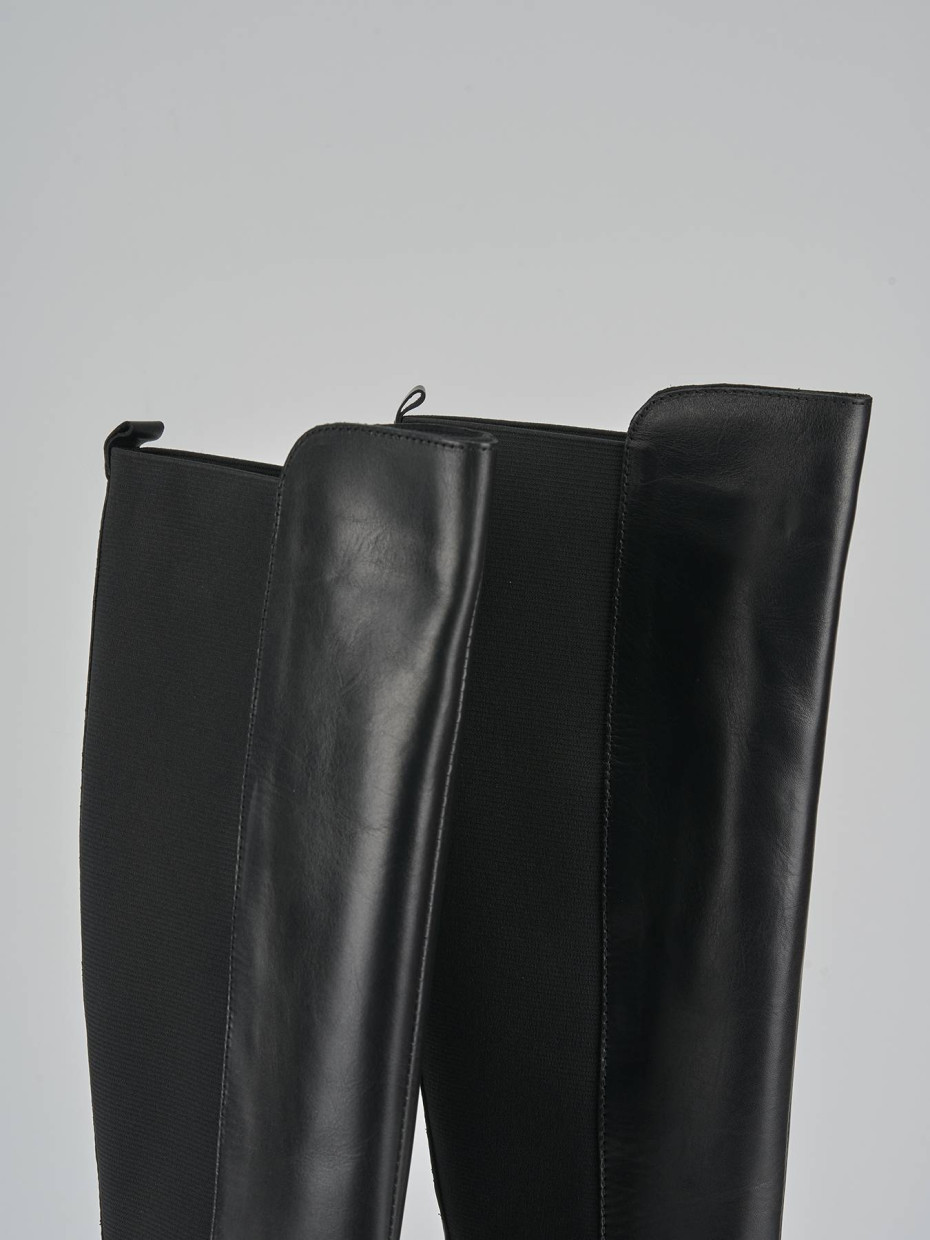 Stivali tacco 2cm pelle nero