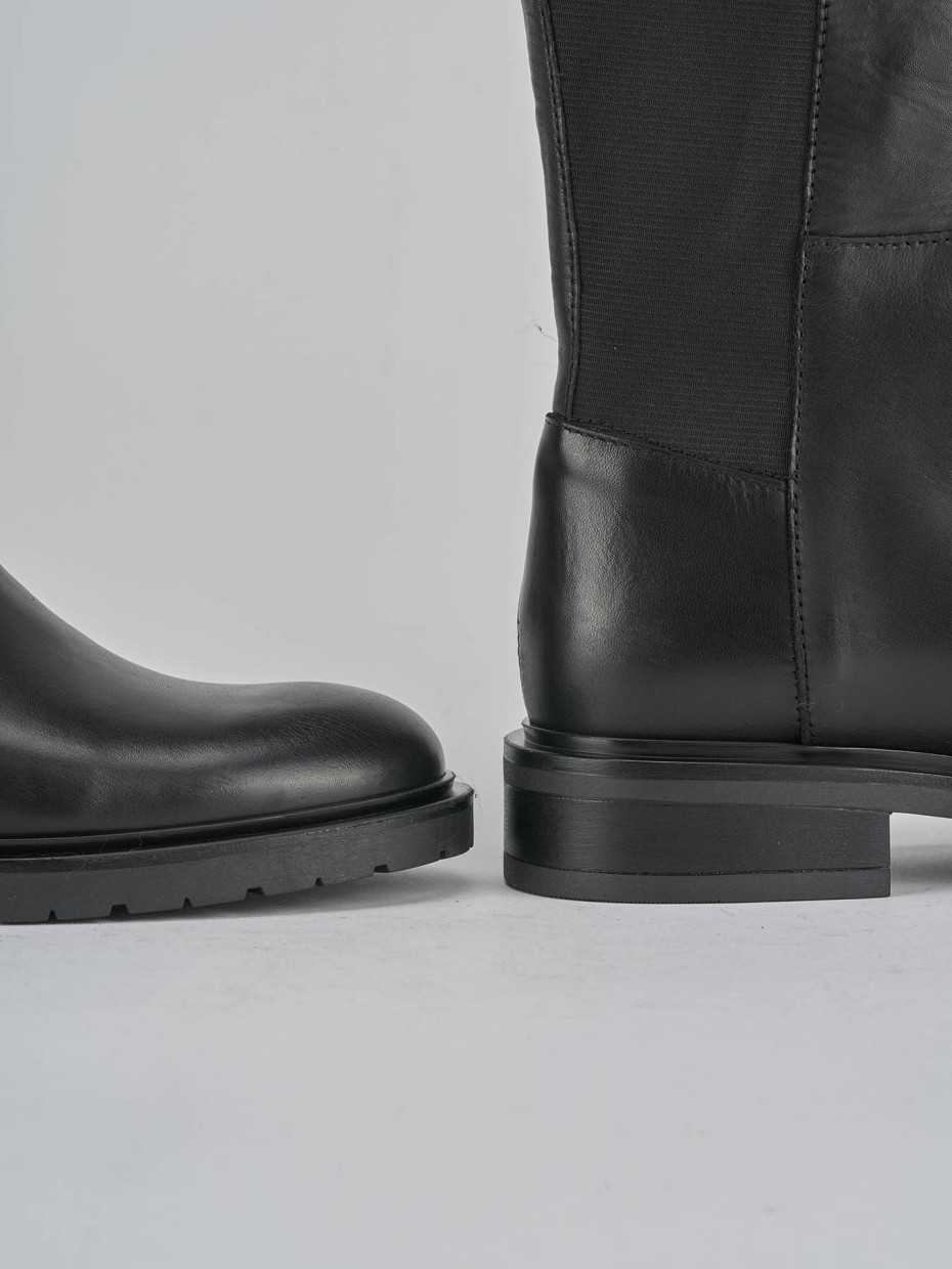 Stivali tacco 2cm pelle nero