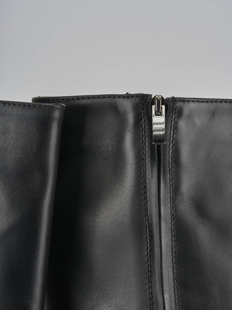 Stivali tacco 2cm pelle nero