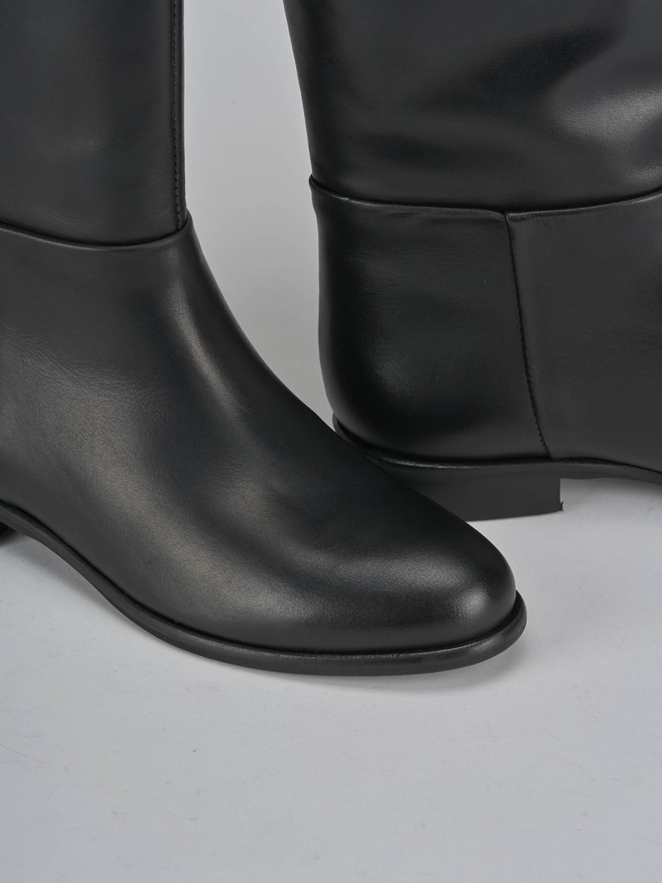 Stivali tacco 2cm pelle nero