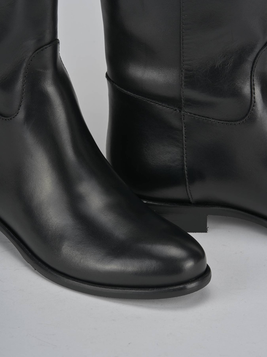 Stivali tacco 2cm pelle nero